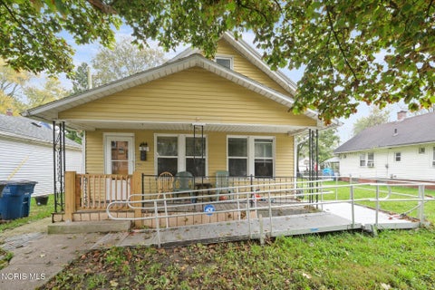 Photo of 813 Mckinley Avenue, Toledo, OH 43605 (MLS # 10014893)