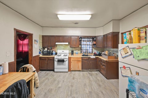 Tiny photo for 813 Mckinley Avenue, Toledo, OH 43605 (MLS # 10014893)