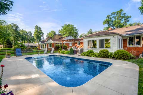 Tiny photo for 2327 Heatherwood Drive, Toledo, OH 43614 (MLS # 10010106)
