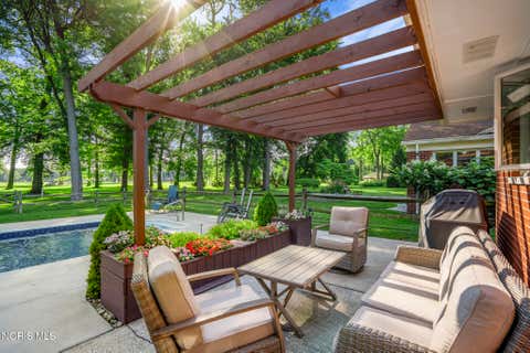 Tiny photo for 2327 Heatherwood Drive, Toledo, OH 43614 (MLS # 10010106)