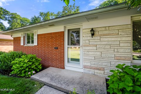 Tiny photo for 2327 Heatherwood Drive, Toledo, OH 43614 (MLS # 10010106)