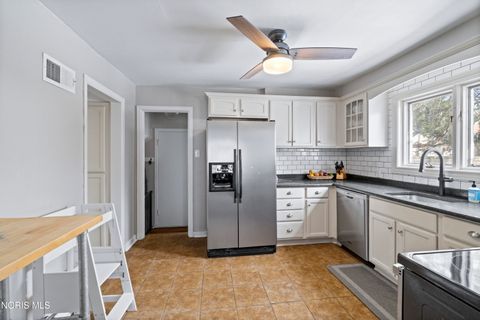 Tiny photo for 2804 Goddard Road, Toledo, OH 43606 (MLS # 10004465)