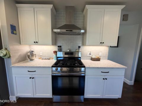 Tiny photo for 1635 Woodhurst Drive, Toledo, OH 43614 (MLS # 10004684)