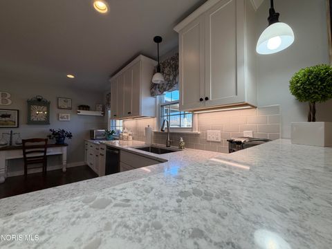 Tiny photo for 1635 Woodhurst Drive, Toledo, OH 43614 (MLS # 10004684)