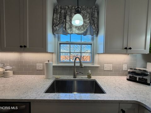 Tiny photo for 1635 Woodhurst Drive, Toledo, OH 43614 (MLS # 10004684)