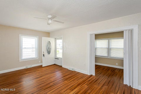 Tiny photo for 606 Toronto Avenue, Toledo, OH 43609 (MLS # 10008577)