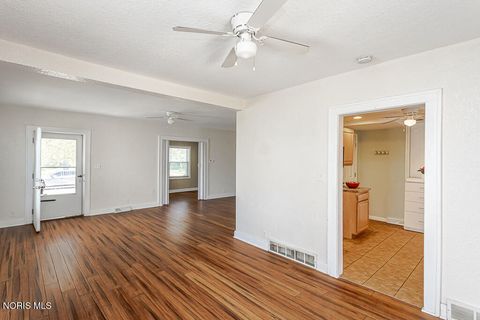 Tiny photo for 606 Toronto Avenue, Toledo, OH 43609 (MLS # 10008577)