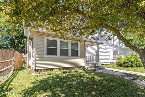 Tiny photo for 606 Toronto Avenue, Toledo, OH 43609 (MLS # 10008577)