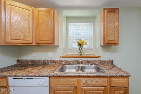 Tiny photo for 606 Toronto Avenue, Toledo, OH 43609 (MLS # 10008577)