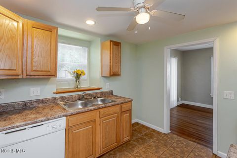 Tiny photo for 606 Toronto Avenue, Toledo, OH 43609 (MLS # 10008577)