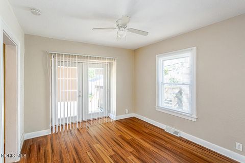 Tiny photo for 606 Toronto Avenue, Toledo, OH 43609 (MLS # 10008577)
