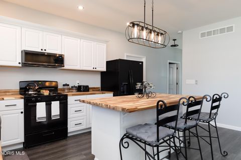 Tiny photo for 335 Benner Street, Tiffin, OH 44883 (MLS # 10004897)