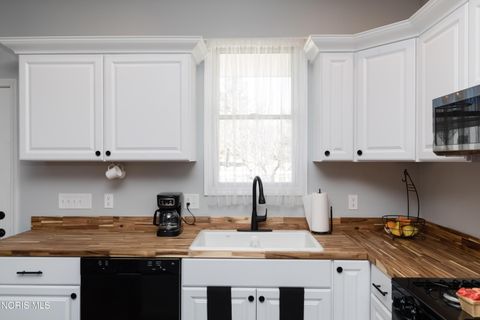 Tiny photo for 335 Benner Street, Tiffin, OH 44883 (MLS # 10004897)