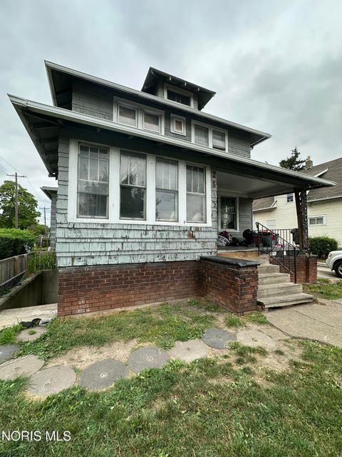 Photo of 2803 N Summit Street, Toledo, OH 43611 (MLS # 10007484)