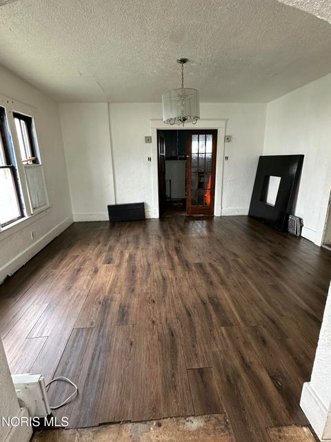 Tiny photo for 2803 N Summit Street, Toledo, OH 43611 (MLS # 10007484)