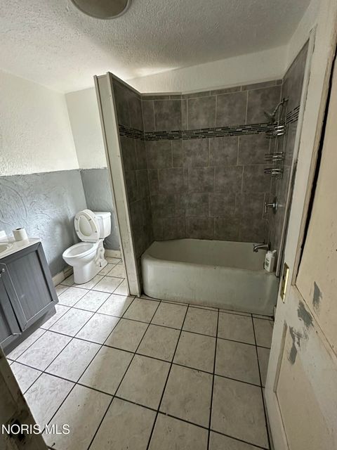 Tiny photo for 2803 N Summit Street, Toledo, OH 43611 (MLS # 10007484)