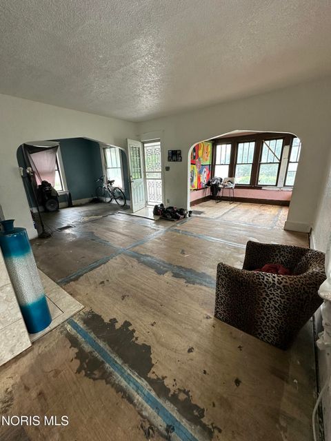 Tiny photo for 2803 N Summit Street, Toledo, OH 43611 (MLS # 10007484)