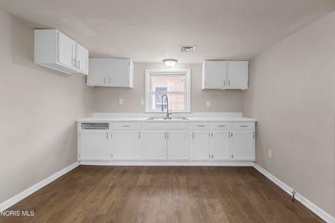 Tiny photo for 911 Vinton Street, Toledo, OH 43609 (MLS # 10006328)