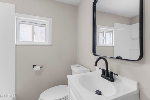 Tiny photo for 911 Vinton Street, Toledo, OH 43609 (MLS # 10006328)