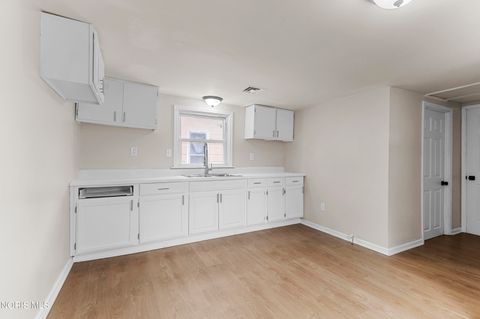 Tiny photo for 911 Vinton Street, Toledo, OH 43609 (MLS # 10006328)