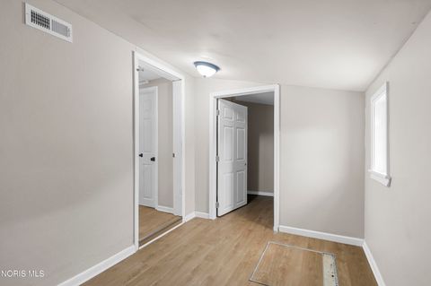 Tiny photo for 911 Vinton Street, Toledo, OH 43609 (MLS # 10006328)