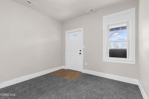 Tiny photo for 911 Vinton Street, Toledo, OH 43609 (MLS # 10006328)