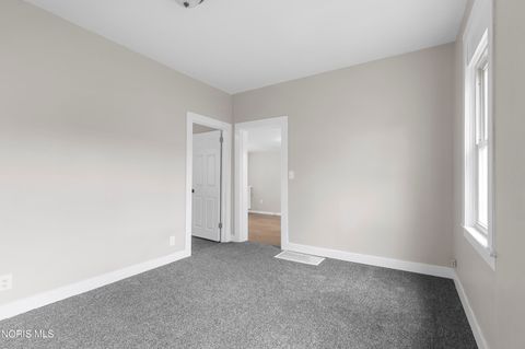 Tiny photo for 911 Vinton Street, Toledo, OH 43609 (MLS # 10006328)