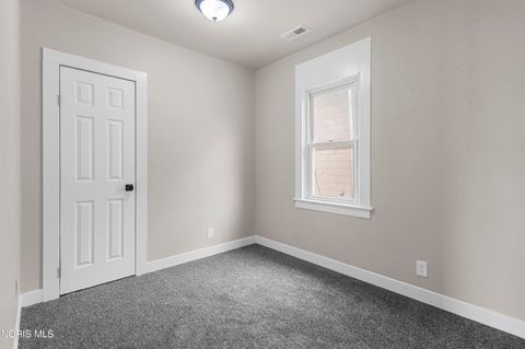 Tiny photo for 911 Vinton Street, Toledo, OH 43609 (MLS # 10006328)