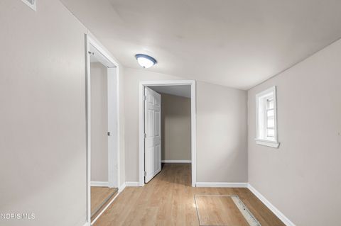 Tiny photo for 911 Vinton Street, Toledo, OH 43609 (MLS # 10006328)