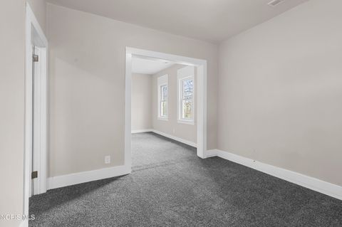 Tiny photo for 911 Vinton Street, Toledo, OH 43609 (MLS # 10006328)