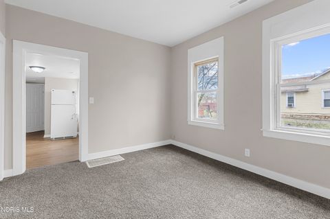 Tiny photo for 911 Vinton Street, Toledo, OH 43609 (MLS # 10006328)