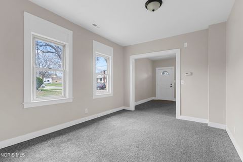 Tiny photo for 911 Vinton Street, Toledo, OH 43609 (MLS # 10006328)