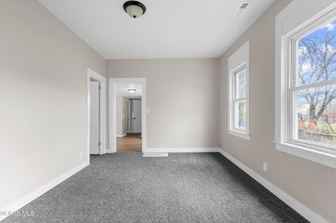 Tiny photo for 911 Vinton Street, Toledo, OH 43609 (MLS # 10006328)