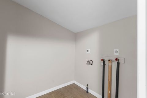 Tiny photo for 911 Vinton Street, Toledo, OH 43609 (MLS # 10006328)