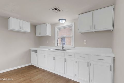 Tiny photo for 911 Vinton Street, Toledo, OH 43609 (MLS # 10006328)