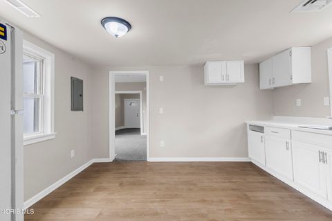 Tiny photo for 911 Vinton Street, Toledo, OH 43609 (MLS # 10006328)