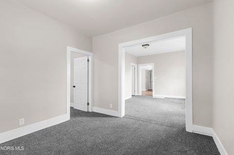 Tiny photo for 911 Vinton Street, Toledo, OH 43609 (MLS # 10006328)