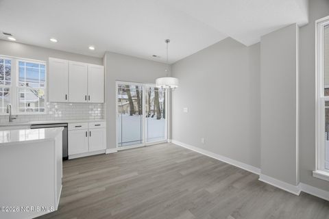 Tiny photo for 916 Fernwood Avenue, Toledo, OH 43607 (MLS # 10003819)