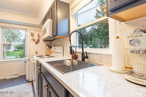Tiny photo for 1278 Scott Street, Maumee, OH 43537 (MLS # 10013728)
