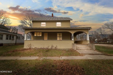 Photo of 300 W Stevenson Street, Gibsonburg, OH 43431 (MLS # 10005131)