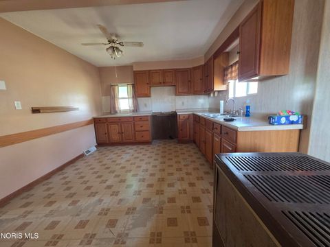 Tiny photo for 5501 Ayers Road, Walbridge, OH 43465 (MLS # 10005324)