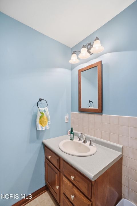 Tiny photo for 621 Cedar Lane, Bowling Green, OH 43402 (MLS # 10005504)