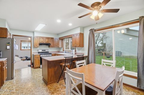 Tiny photo for 621 Cedar Lane, Bowling Green, OH 43402 (MLS # 10005504)
