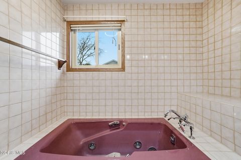 Tiny photo for 621 Cedar Lane, Bowling Green, OH 43402 (MLS # 10005504)