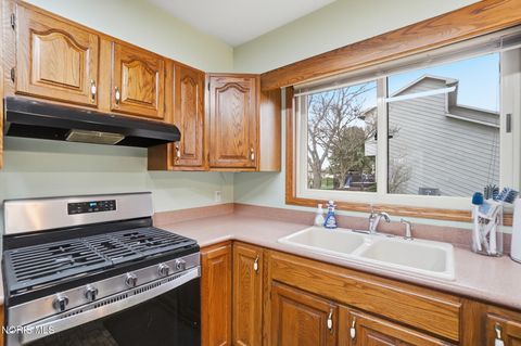 Tiny photo for 621 Cedar Lane, Bowling Green, OH 43402 (MLS # 10005504)