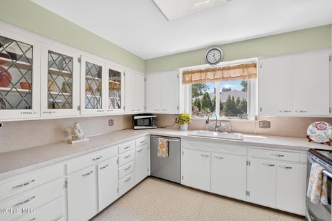 Tiny photo for 610 N Fostoria Road, Northwood, OH 43619 (MLS # 10011533)