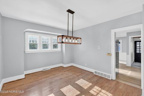 Tiny photo for 1057 Keeler Street, Maumee, OH 43537 (MLS # 10001564)