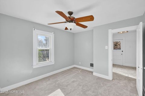 Tiny photo for 1057 Keeler Street, Maumee, OH 43537 (MLS # 10001564)