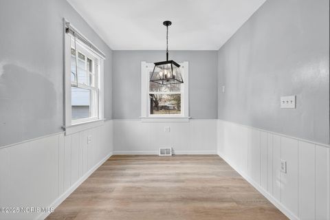 Tiny photo for 1057 Keeler Street, Maumee, OH 43537 (MLS # 10001564)