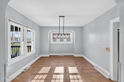 Tiny photo for 1057 Keeler Street, Maumee, OH 43537 (MLS # 10001564)